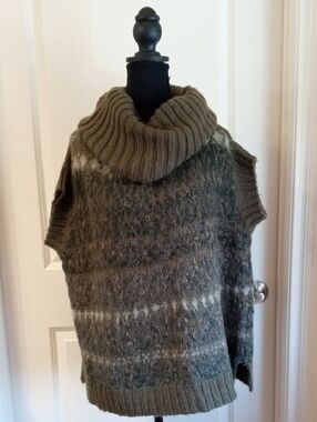 Free People Olive-Multi Chunky Knit Sweater. Size Small